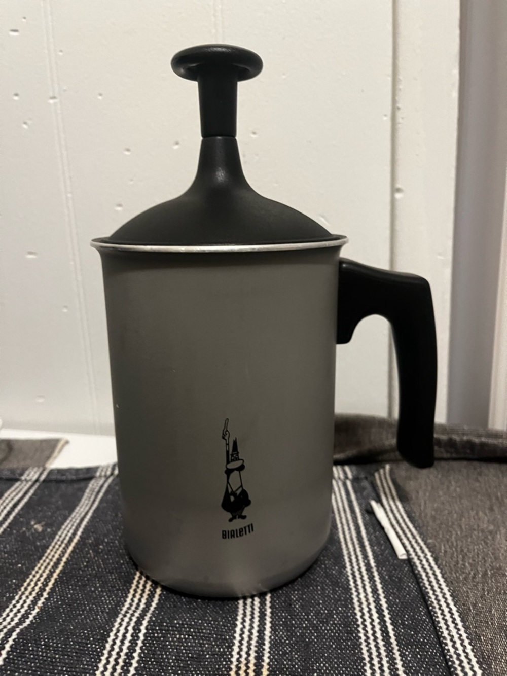 NEW Bialetti Grey Milk Frother with Black Handle and Lid - Picture 3 of 6